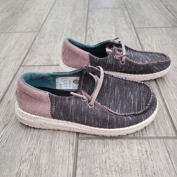 Hey Dude Wendy Girl Youth Jersey Shoes Charcoal & Pink Size Y2 / EU 34 - Picture 1 of 11